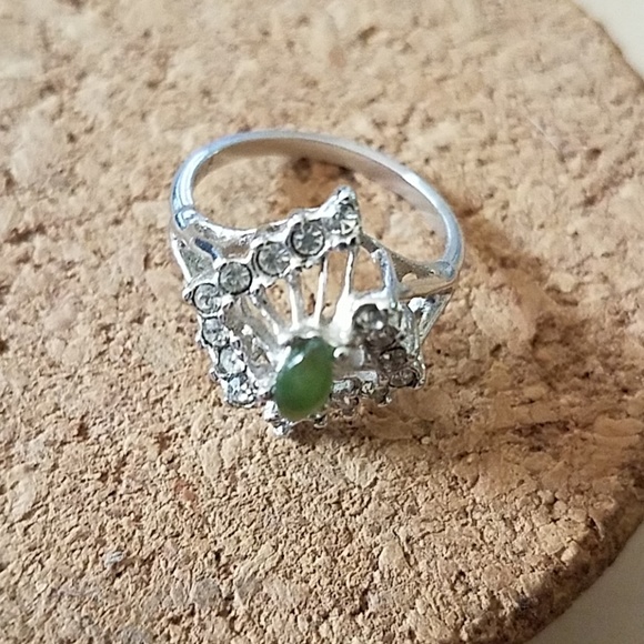 unknown Jewelry - Vintage Women's Girls Beautiful Ring Size 8